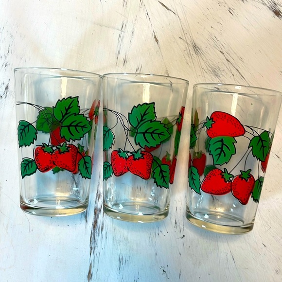VINTAGE Strawberry Juice Glasses - Set of 3 - Picture 1 of 3